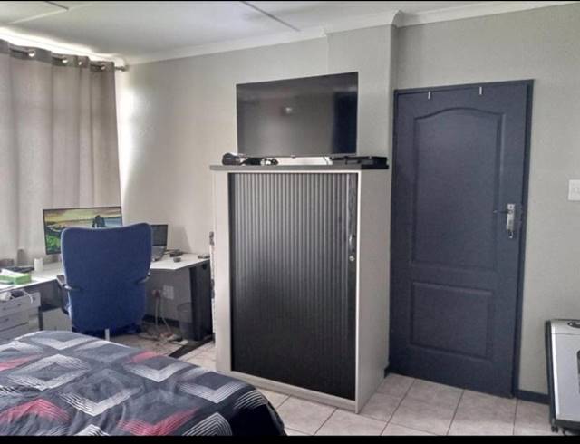 1 BEDROOM APARTMENT FOR SALE IN GERMISTON SOUTH